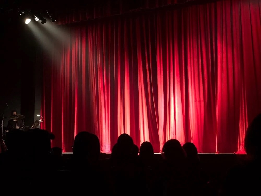 圣彼得堡国家戏剧院在明斯克的《埃尔扎的土地》戏剧巡演